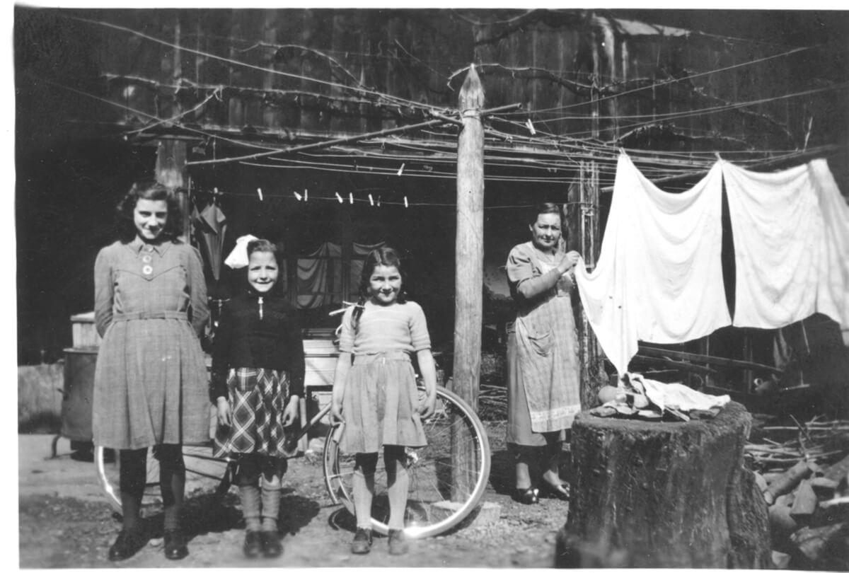 Von links Antonia und Margrit Schweizer, Elsa Schmid (Tochter ehemals Sonnenwirt), Josefine Schweizer-Hofmann.