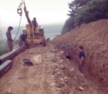 Verlegen der NW 300 HD Gussröhren beim Jagdhaus Hubertus 1973